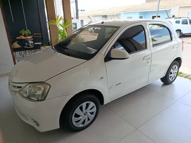 Toyota Etios X 1.3 Flex 16V 5P Mec. 2014