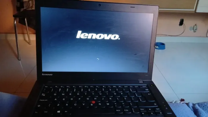 Vende se um notebook usado