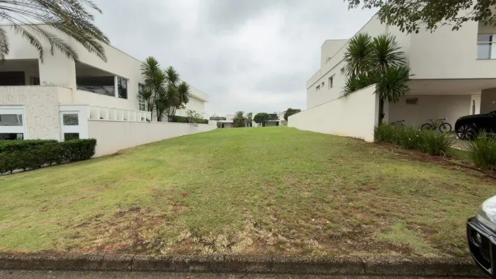 Terreno à venda com 500 m² no Condomínio San Pietro