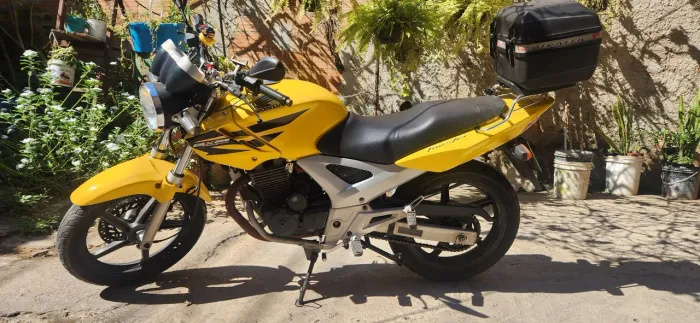 Vendo Twister 2008.. motor novo, muito conservada!