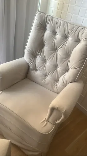 Vendo poltrona de amamentação + puff