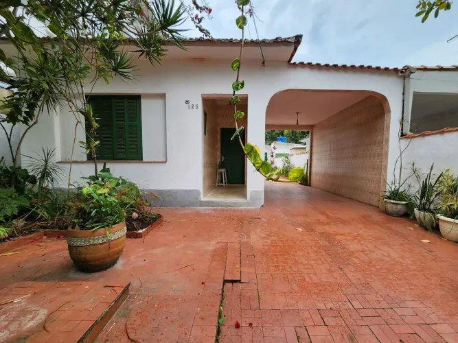 Casa a Venda na Vila Maia no Guarujá | QVista Inteligência Imobiliária Guarujá