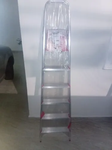 Escada de Alumínio 6 degraus NOVA 