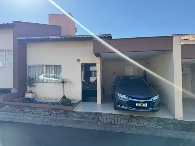 Casa em condomínio fechado