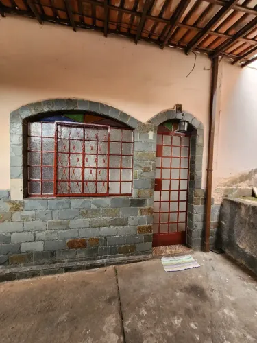 Casa geminada c/ 2 quartos  c/ armários B. Novo Eldorado - Contagem  MG