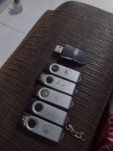 6 pendrive 1GB