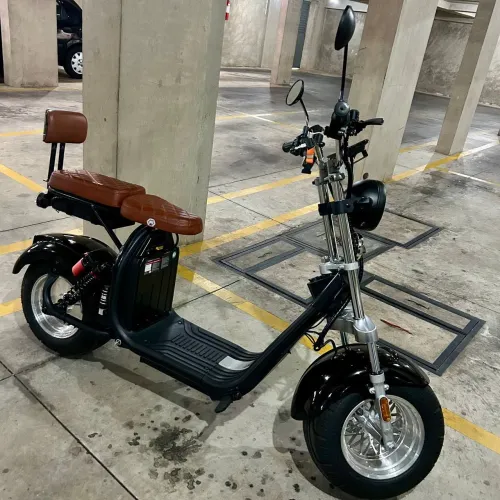 Scooter Elétrica / moto elétrica modelo X11 de 1000watts autopropelido preta usada