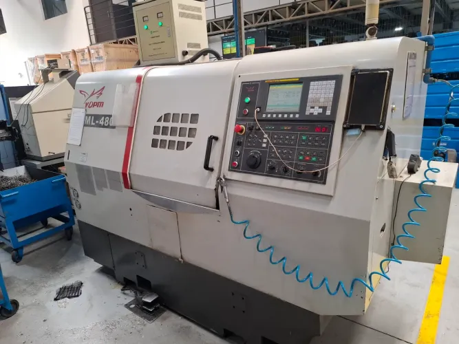 Centro de torneamento cnc (torno) fanuc com ferramenta acionada