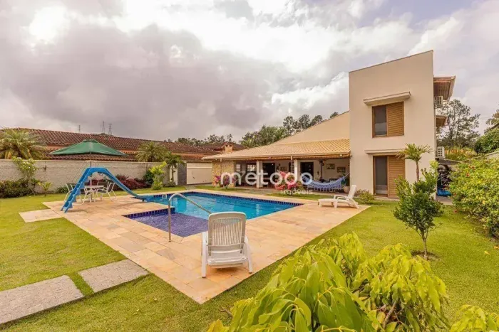 Casa à venda - Condomínio Residencial Ponte de Pedra com 330 m²