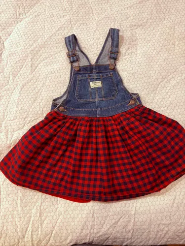 Salopete marca OshKosh tamanho 5T em perfeito estado