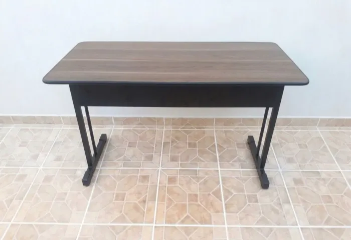 Mesa escrivaninha (Medidas na descrição)Cadeira Valor a consultar