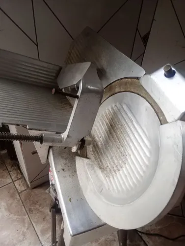 Cortador de frios usado funcionando perfeitamente