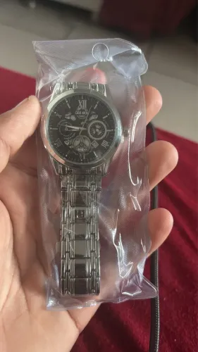 Relógio novo na caixa