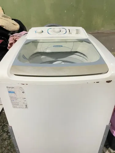 VENDO MÁQUINA com defeito para retirada de peças