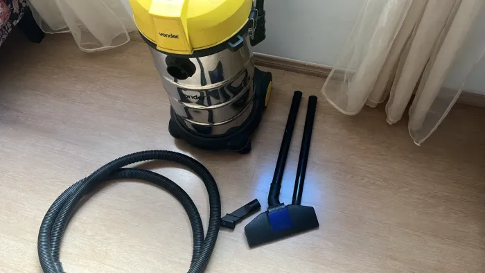 Aspirador de pó e líquidos industrial Vonder 220w