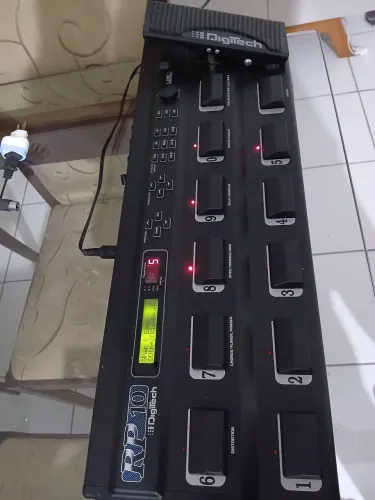 Pedaleira Digitech RP10