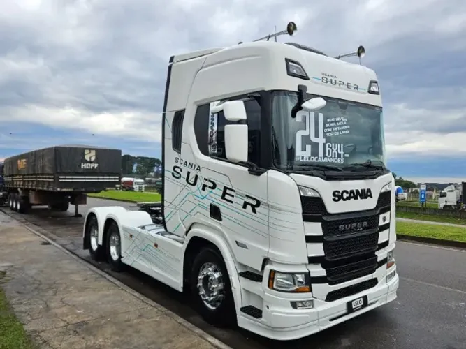 Scania R560 SUPER 6X4 Bug leve MOLA Ano 24 Carenagem Rodas de Alumínio com RETARDER
