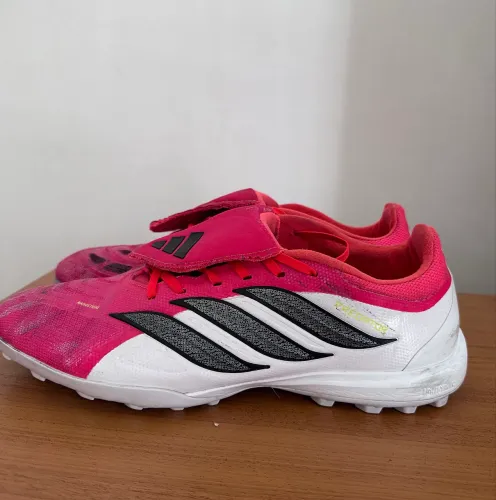 Chuteira Adidas Predator Society