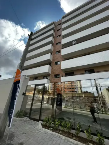Apto no Cond Maria Gabriela 02 suites 01 vaga varanda 60m2 01 vaga port 24hs elevador.