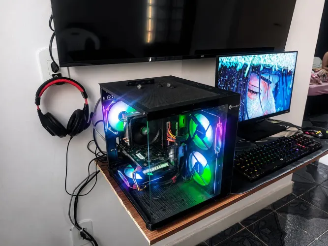 PC Gamer Completo Ryzen 3 3200G + RX 580 8GB + 32GB RAM + Monitor Samsung 24"