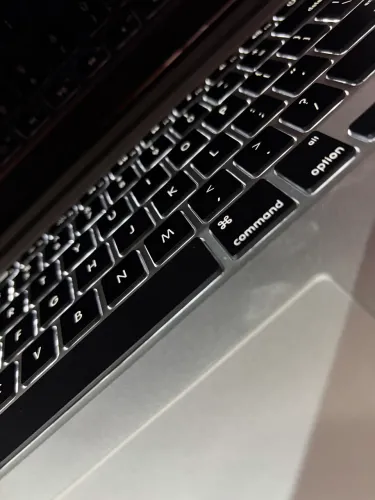 MacBook Pro pra retirar peças r$ 750,00