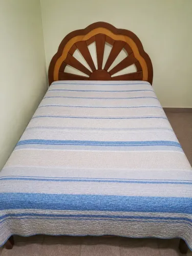 Vendo cama de madeira + colchao