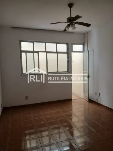 Rutileia Imóveis aluga linda casa no Centro, Itaboraí/RJ.
