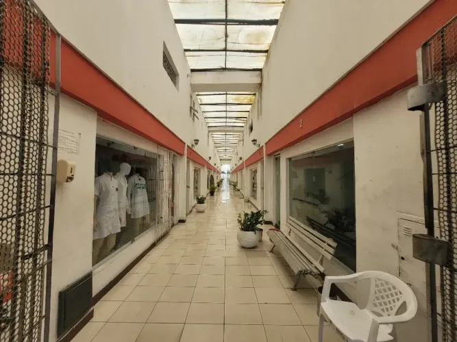 Cód. 254 Prédio Comercial com 16 Lojas com Mezanino e Garagem
