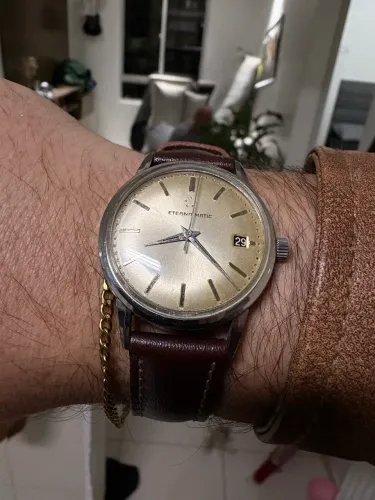 Lote de 4 relógios com Tissot Mido e Eterna