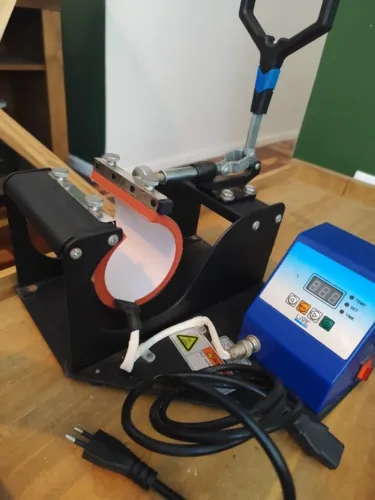 Prensa térmica digital Marca Livesub para sublimação de canecas - 110v