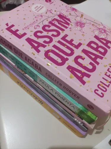 Lote com 40 livros usados em perfeito estado, grandes sucessos, romances e infanto-juvenis