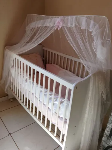 Berço (Com kit berço Menina)