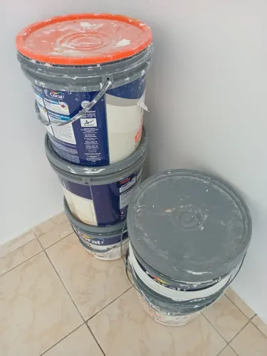 Balde de 25Kg - R$ 5,00 cada.