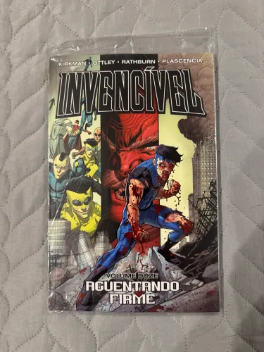 Livro HQ Invencivel volume 12 LACRADO