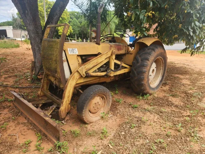 Vendo Trator CBT
