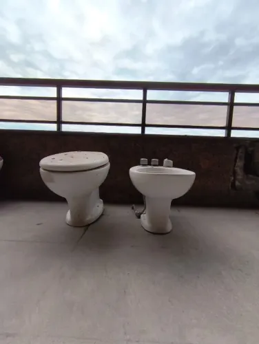 Conjunto vaso sanitário e bidê branco marca Celite