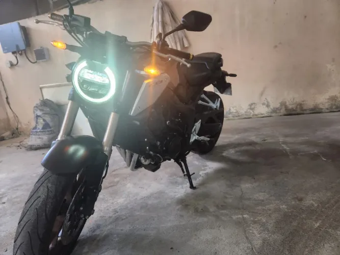 Honda CB 650R 2020 - Impecável!