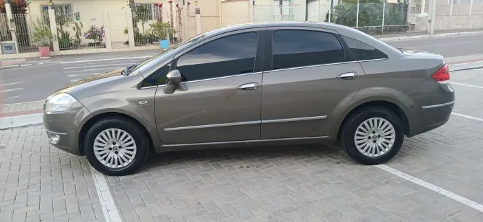 Fiat Linea LX 1.9/ 1.8 Flex 16V Dualogic 4P 2011