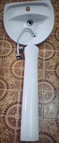 Pia banheiro com torneira