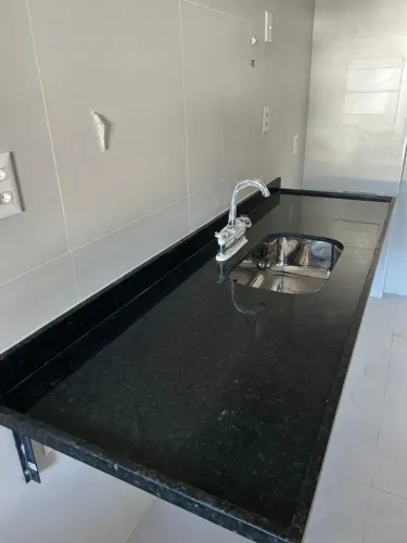 Bancada de Granito Preto 2,01m x 65cm com Cuba Inox (NOVA)