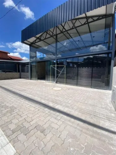 Pavilhão para venda no bairro Esplanada com 200m². Conta com 2 banheir