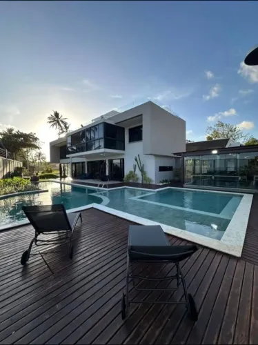 Vendo Belíssima Casa no Cond. Morada Da Garça, único pé na área de Maceió.