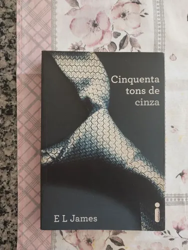 Livro Cinquenta Tons de Cinza R$20