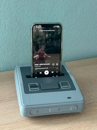 SUPORTE PARA SMARTPHONE E CAIXINHA DE SOM SUPER NINTENDO