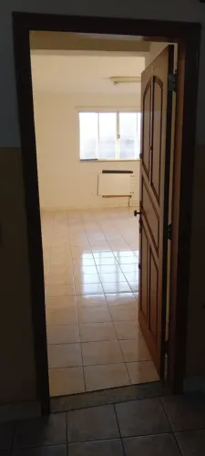 Salas para Alugar localizada no bairro Olaria com 30m², 1 Banheiro.