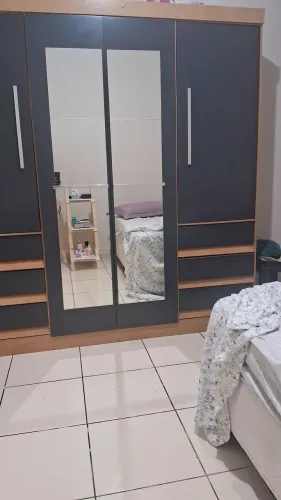 Guarda roupa semi novo