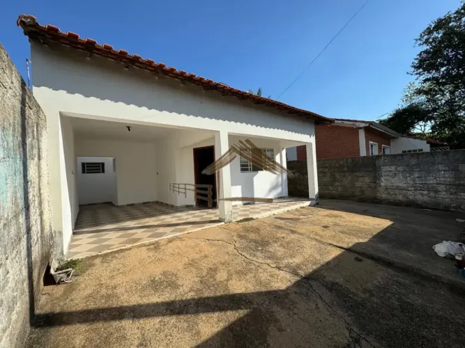 Linda casa a venda em Porangaba SP, rua sem saída, 2 dormitórios, área de lazer