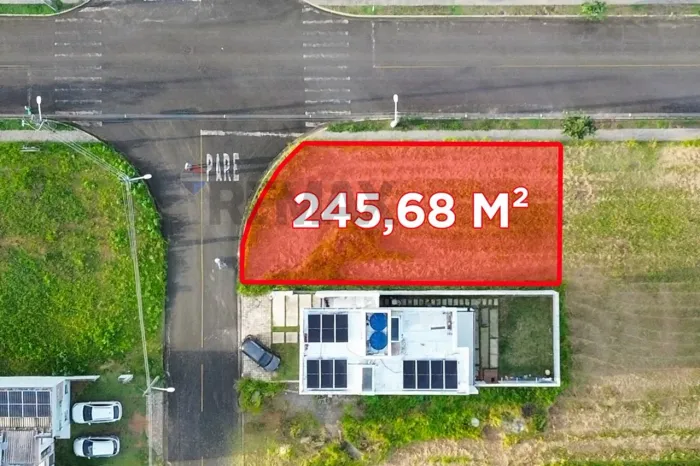 Terreno com 245,68m² no condomínio Brisas Ville, bairro SIM - Feira de Santana - BA