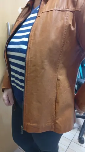 JAQUETA DE COURO FEMININA . G