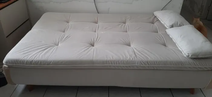 Sofá-cama Maíra 1,90m Veludo Prata - seminovo 1 mês de uso
